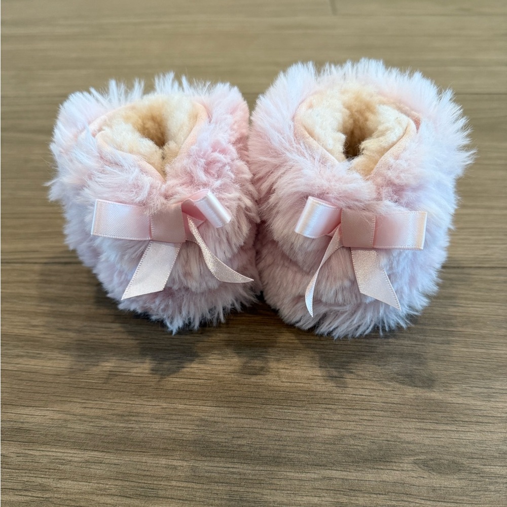 NWOT- Jesse Bow II Fluff Bootie- baby uggs booties. 0-6months - Picture 7 of 11